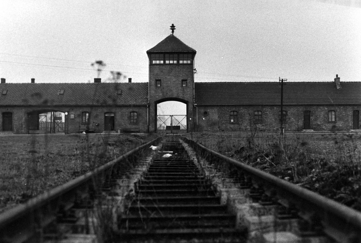 201122-auschwitz.jpg