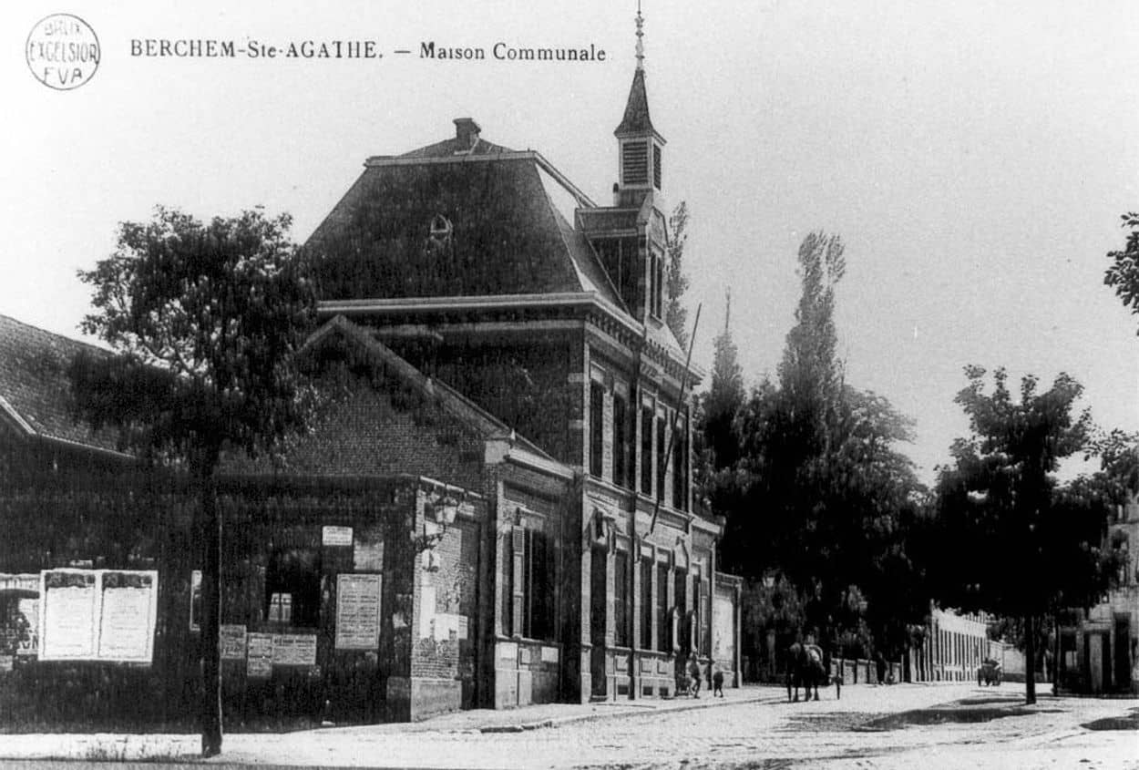 Le vieil hôtel de ville de Berchem-Sainte-Agathe.jpg