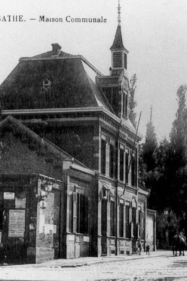 Le vieil hôtel de ville de Berchem-Sainte-Agathe.jpg