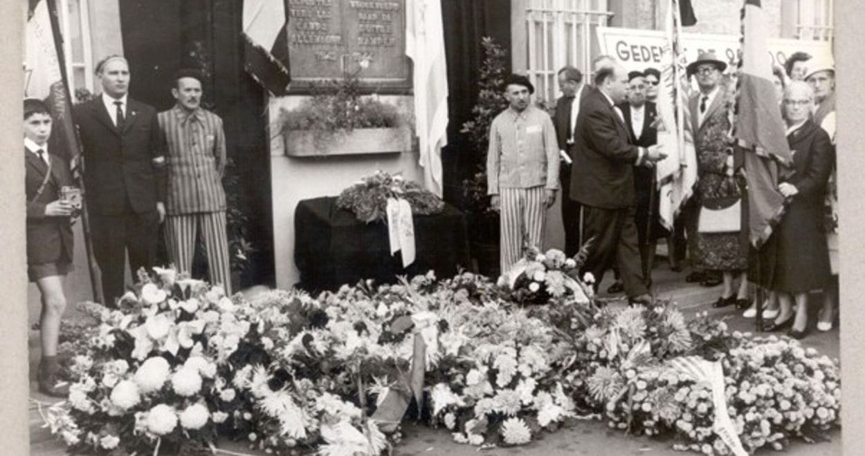 Poseren bij Dossinbedevaart